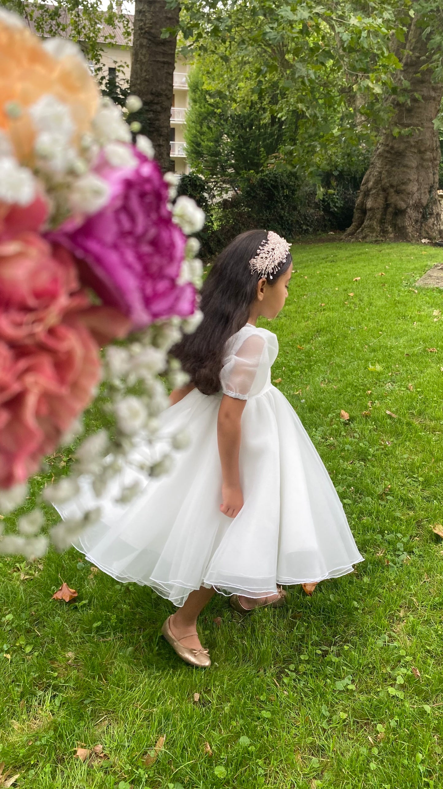 Robe pour petite fille en organza avec demi manches bouffantes