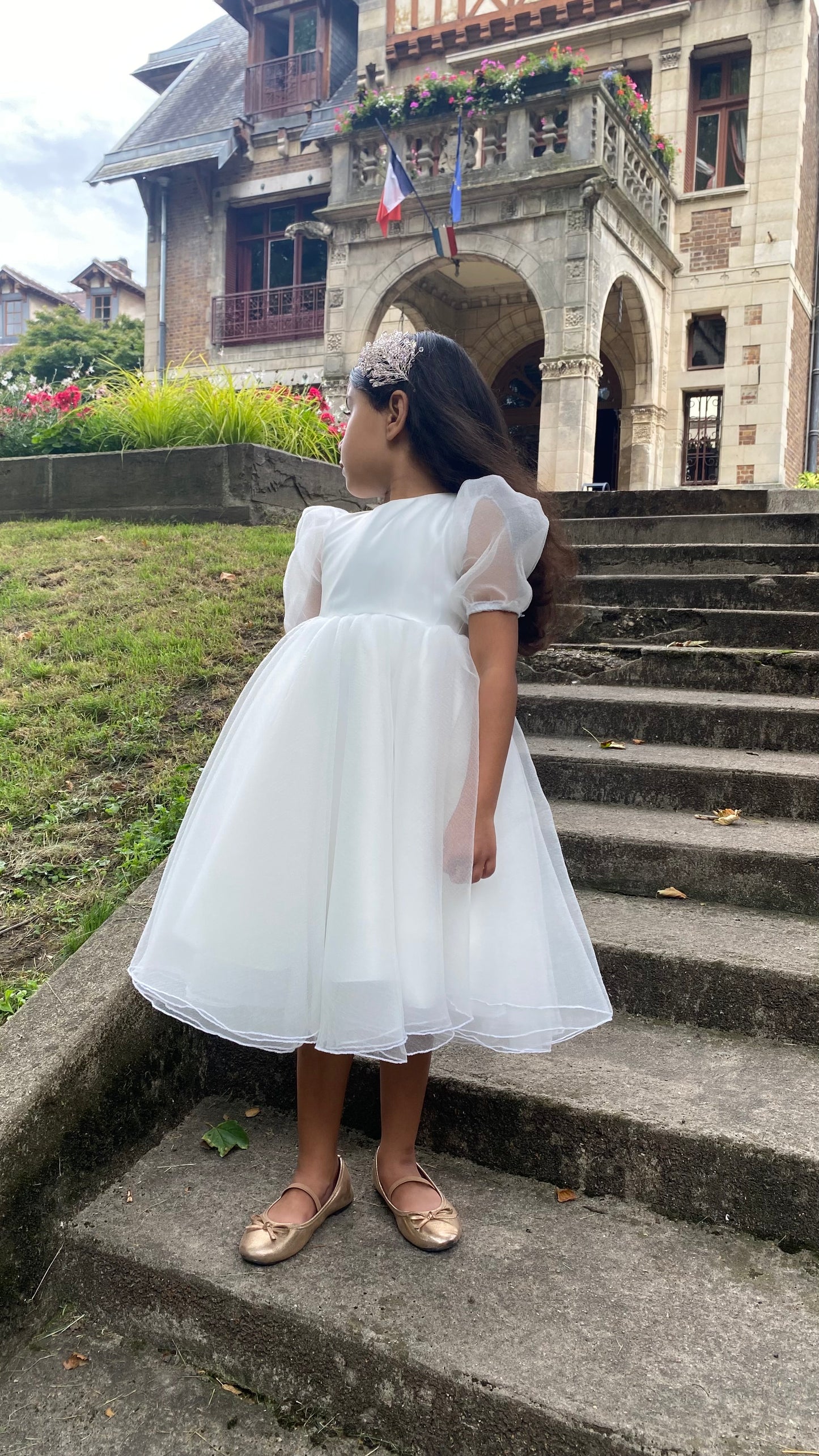 Robe pour petite fille en organza avec demi manches bouffantes