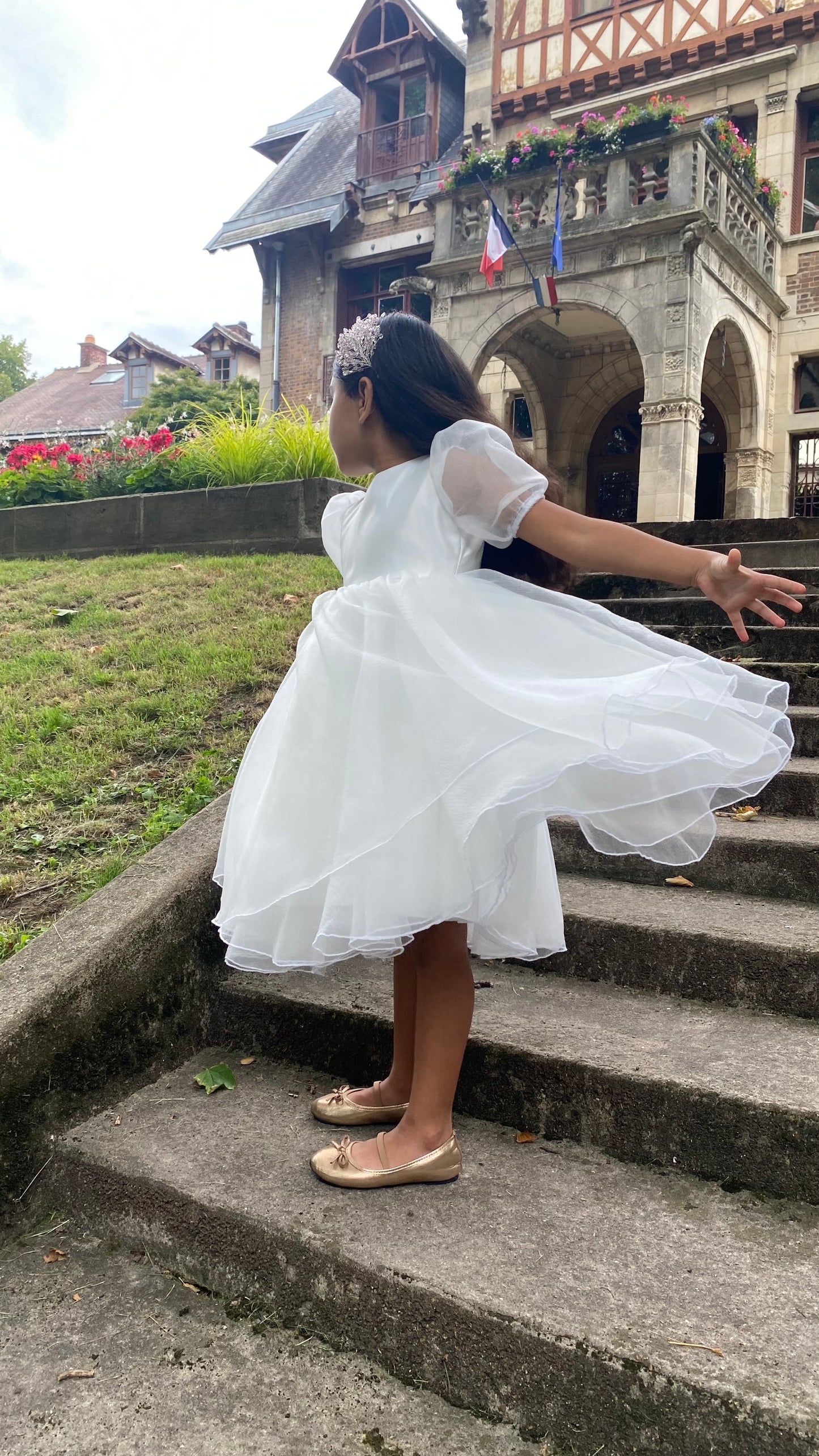 Robe pour petite fille en organza avec demi manches bouffantes