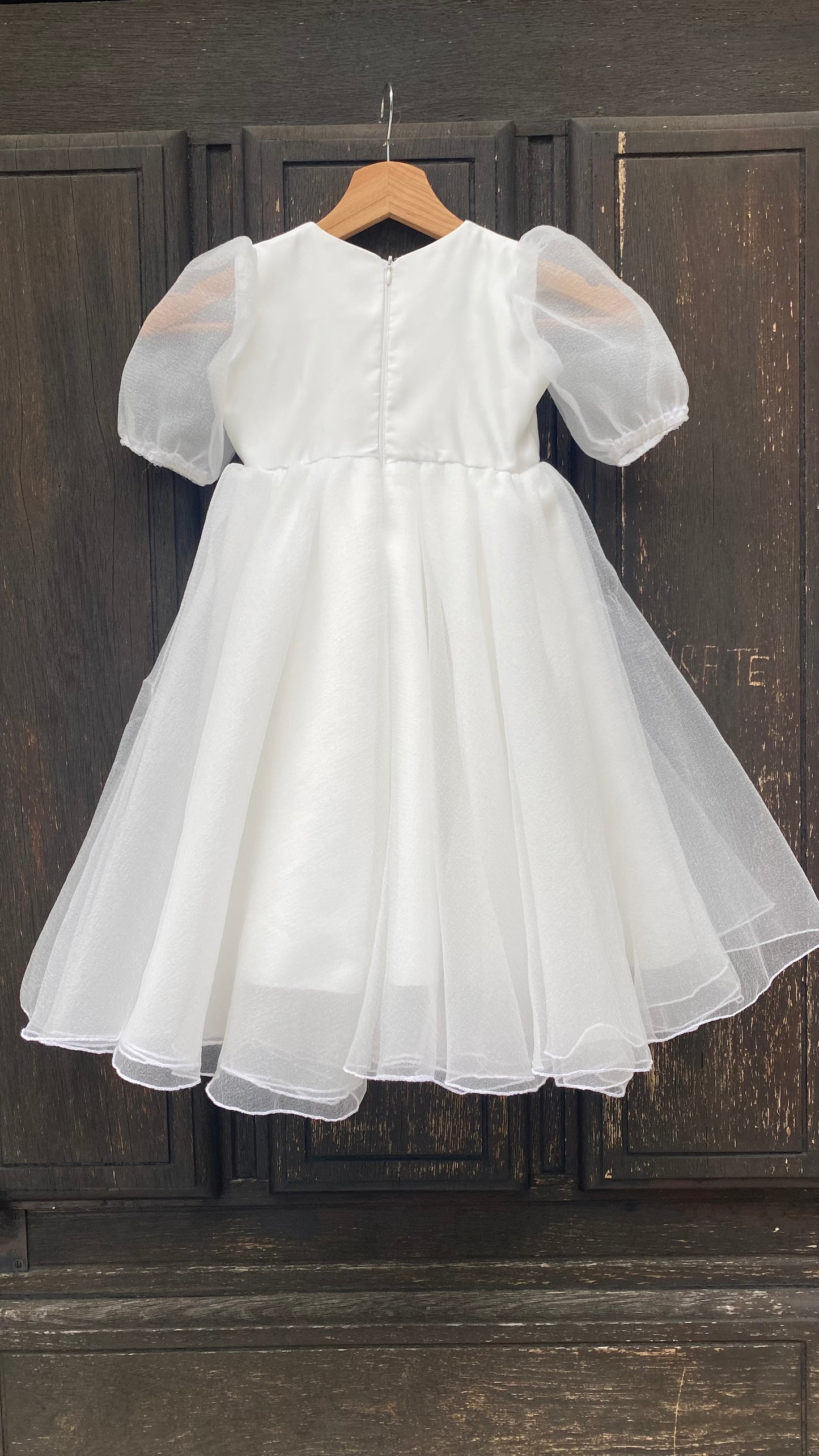 Robe pour petite fille en organza avec demi manches bouffantes