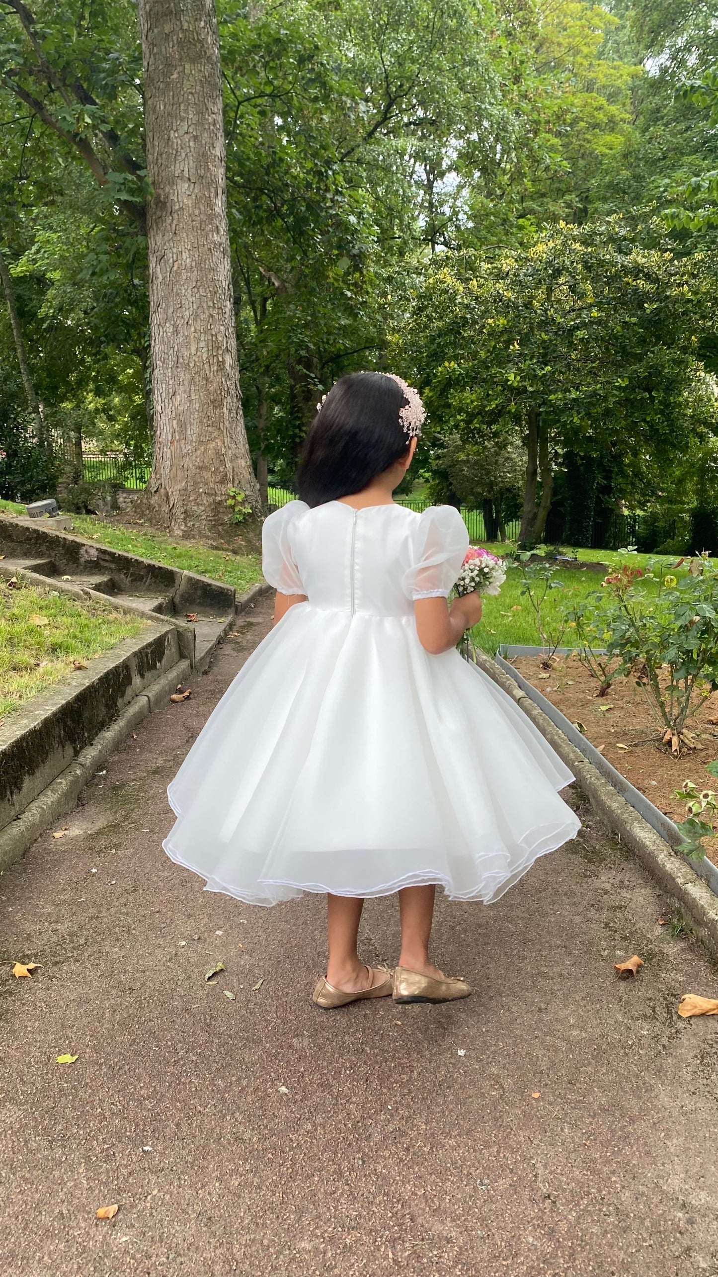 Robe pour petite fille en organza avec demi manches bouffantes