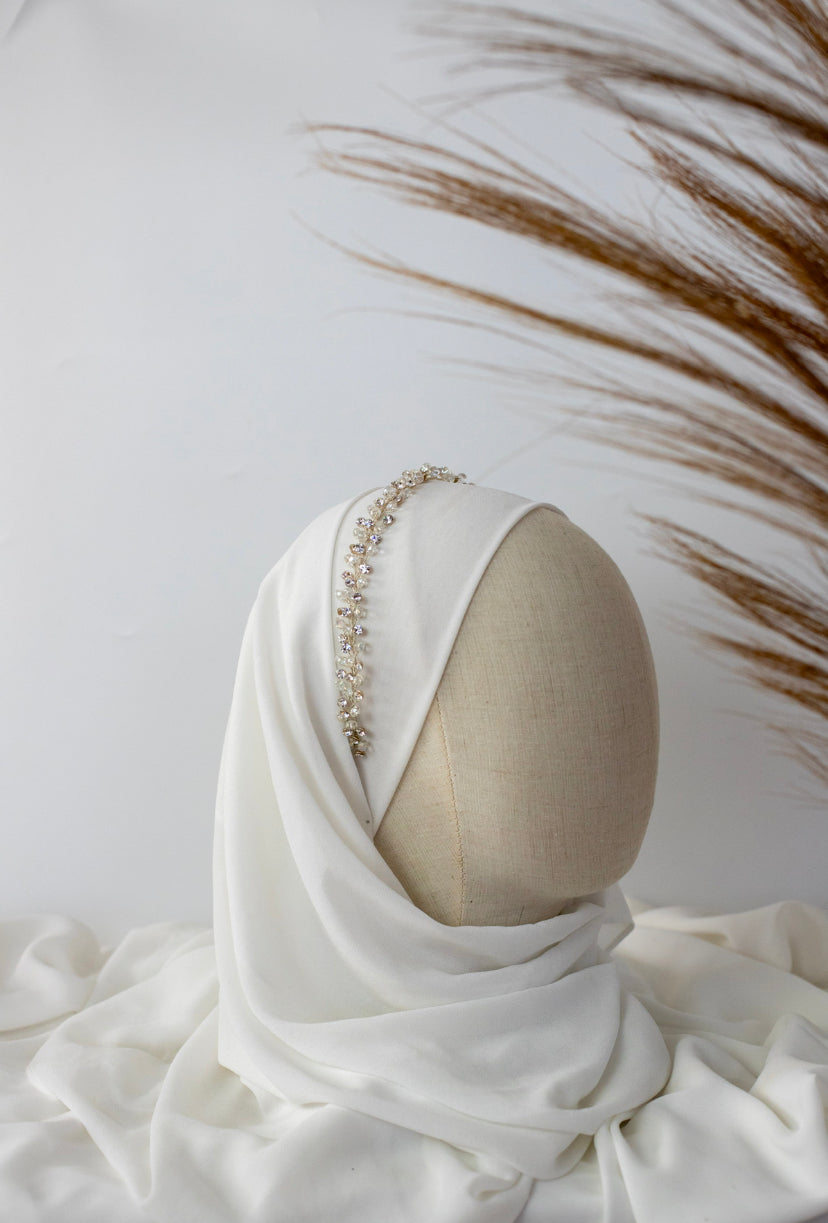Bijou de tête fin avec strass en zirconium, perles et cristal