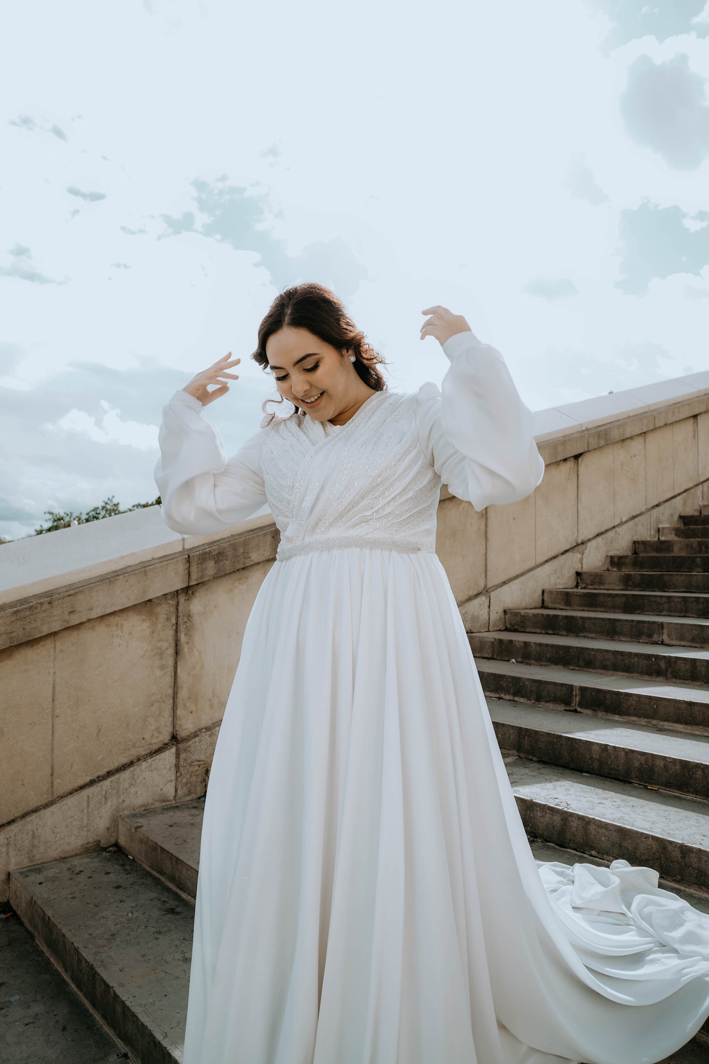 Robe de mariée en mousseline de soie avec buste en cache coeur perlé