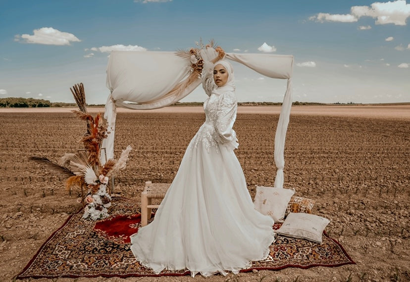 Robe de mariée en tulle et dentelle perlée avec manches ballon