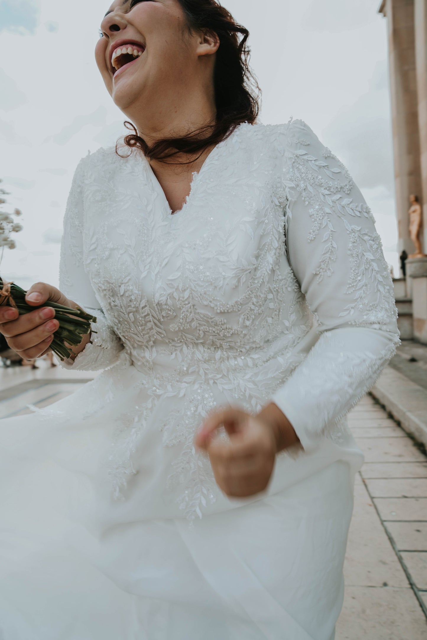 Robe de mariée en organza de soie avec dentelle perlée sur le buste