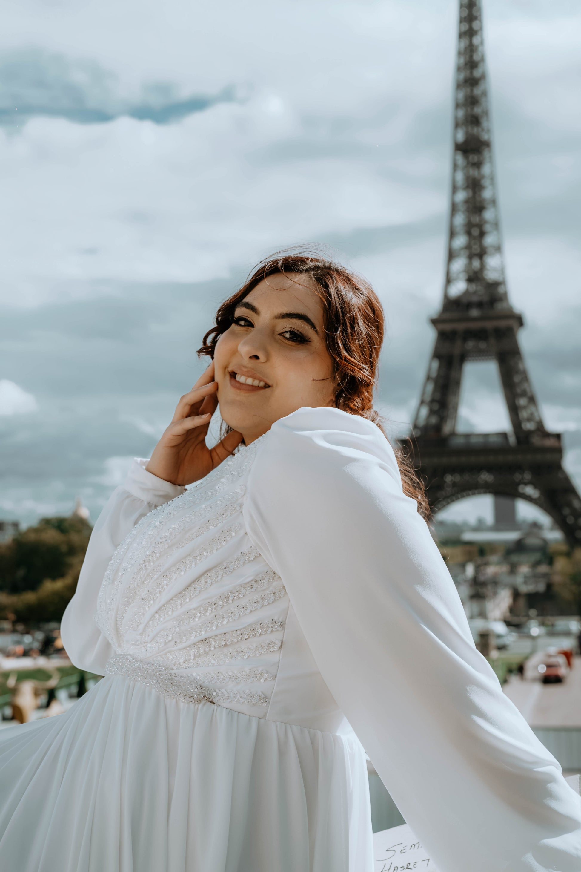 Robe de mariée en mousseline de soie avec buste en cache coeur perlé