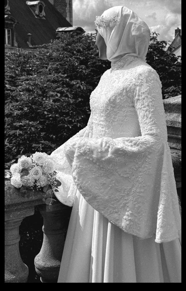 Robes de mariée modestes : comment trouver la robe parfaite quand on porte le voile